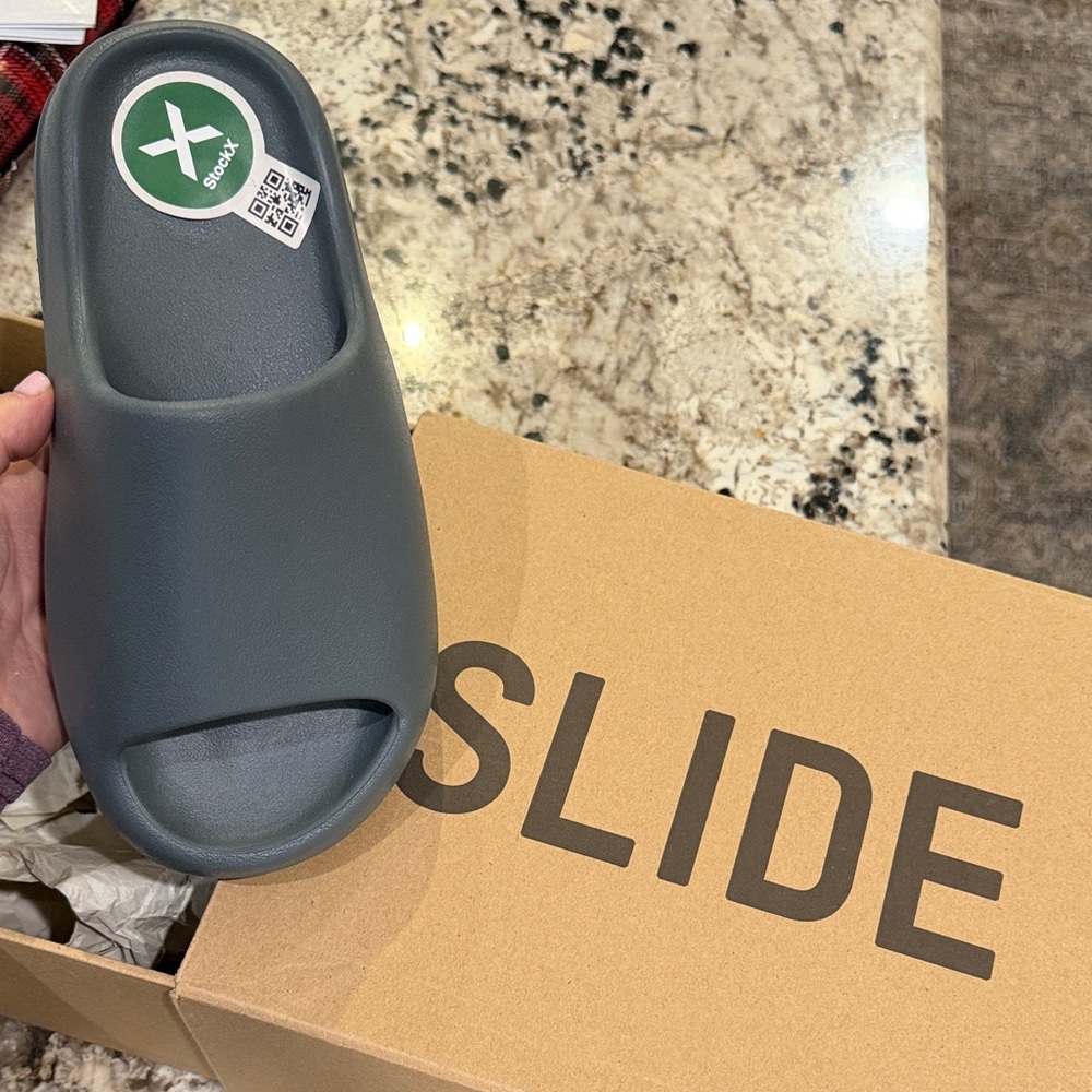 Yeezy Kids Slide Sandals in Gray